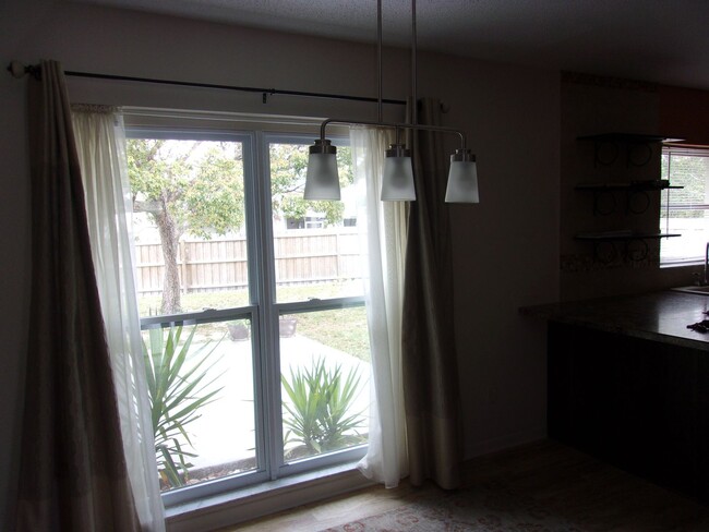 Building Photo - 9801 Bayside Ct