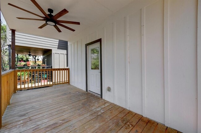Building Photo - 346 Shady Bluff Dr