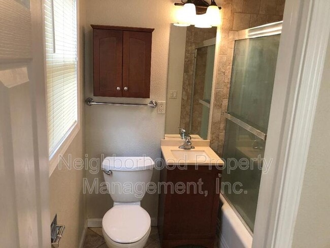 Building Photo - 242 N Glenn Ave