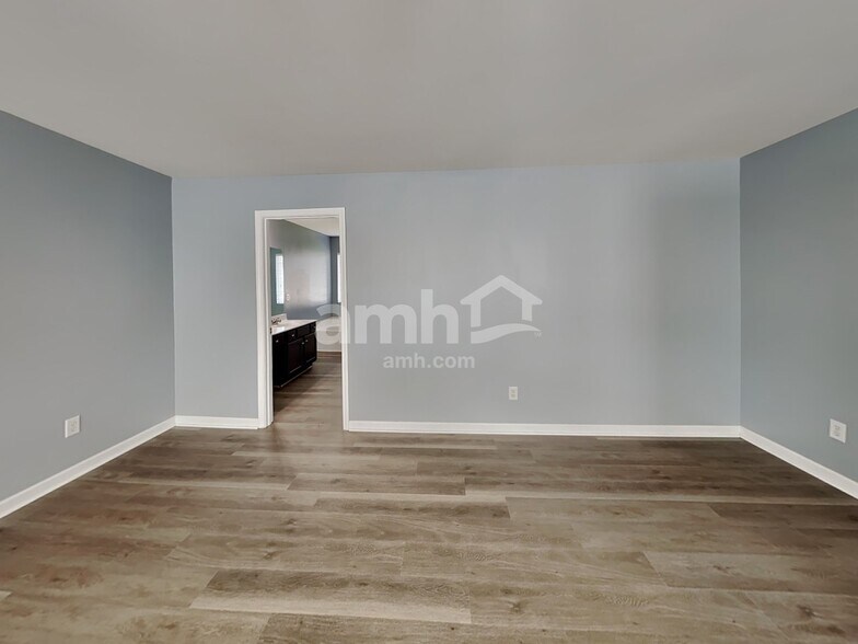 Building Photo - 116 Camerado Ln