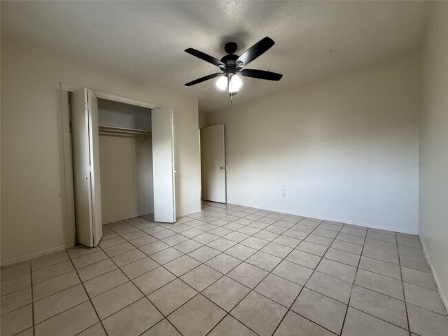 Building Photo - 9811 Mill Shadow Dr