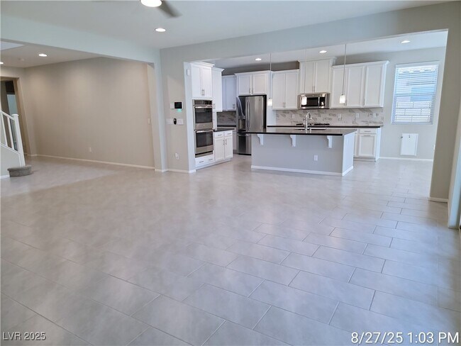 Building Photo - 905 Claystone Ridge Ave