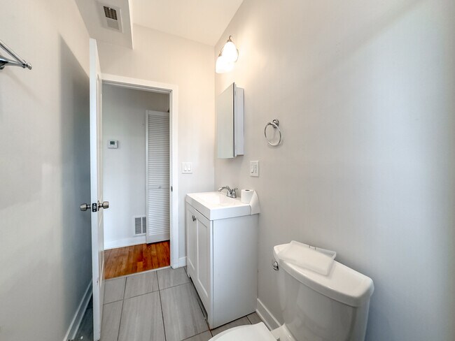 Building Photo - 4405 N Kimball Ave