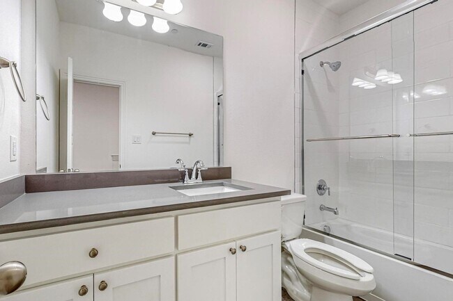 Building Photo - 4 Bed 3 Bath Luxurious Townhome in Frisco!