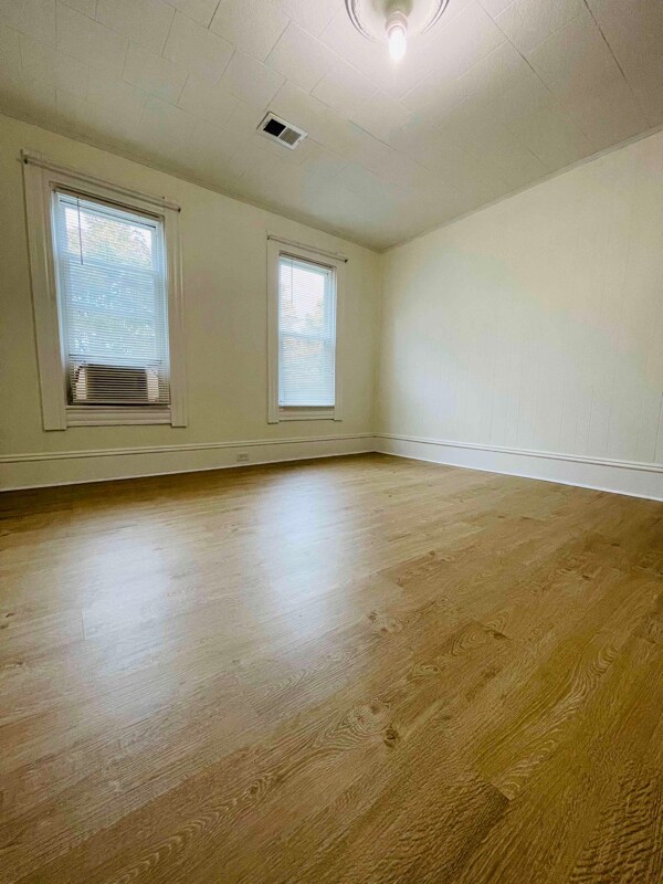 Building Photo - 2051 W 45th St