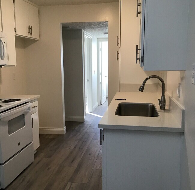 Building Photo - "Charming 1-Bedroom Retreat with Spacious Living in Lancaster – 800 Sq. Ft. of Comfort!"