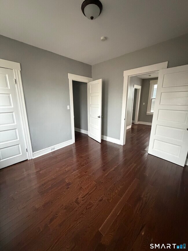 Building Photo - 327 Newhall St