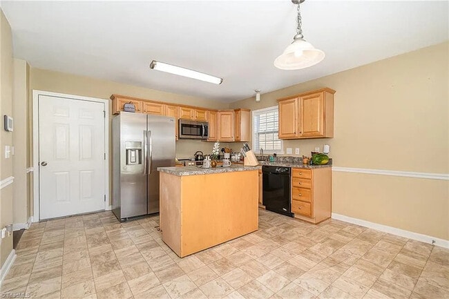 Building Photo - Build Equity While Leasing - Lease to Own