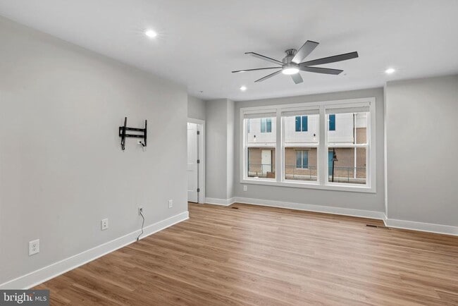 Building Photo - 1704 Bandit Loop