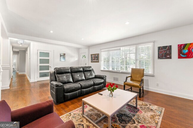 Building Photo - 1131 Custer Ave SE