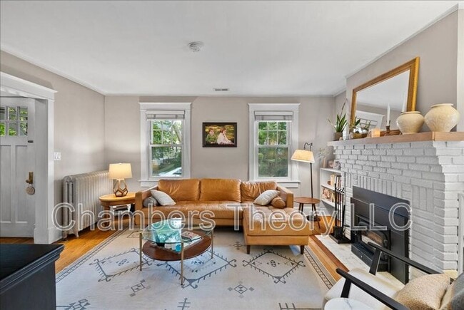 Building Photo - 23 E Walnut St