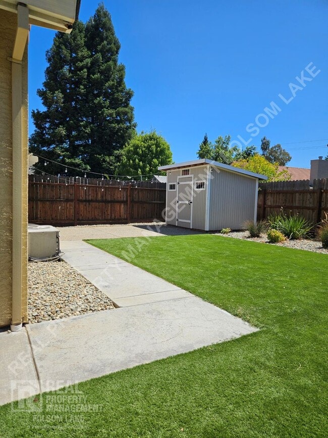 Building Photo - Well Maintained Folsom Home with RV Parkin...