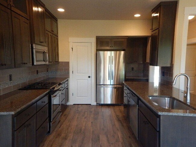 Building Photo - 5 Bedroom Beaverton Home!!!
