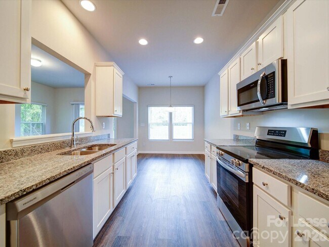 Building Photo - 916 S Battleground Ave