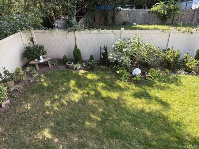 Building Photo - 346 S Main St