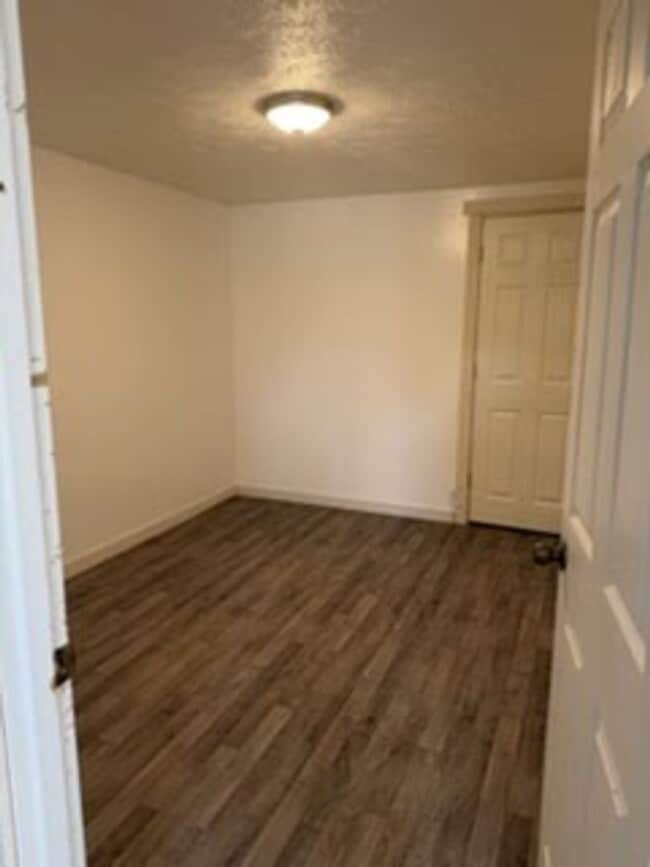 Building Photo - Remodeled 3-Bedroom, 2-Bathroom Home on – ...