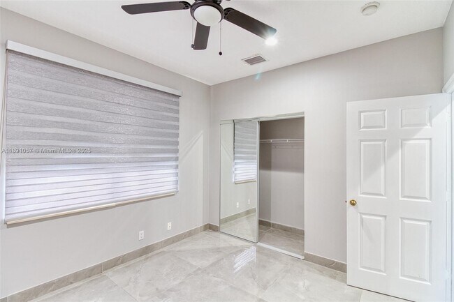 Building Photo - 3810 SW 51st St