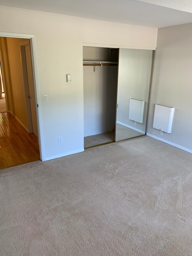 Building Photo - LakeView, Mount lake terrace - 2 bed 1.5 b...