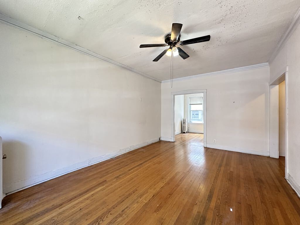 Building Photo - 4402 N Winchester Ave
