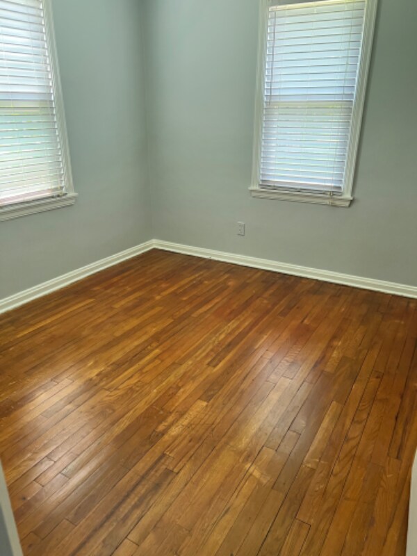 Building Photo - 5242 Pine Tree Ln
