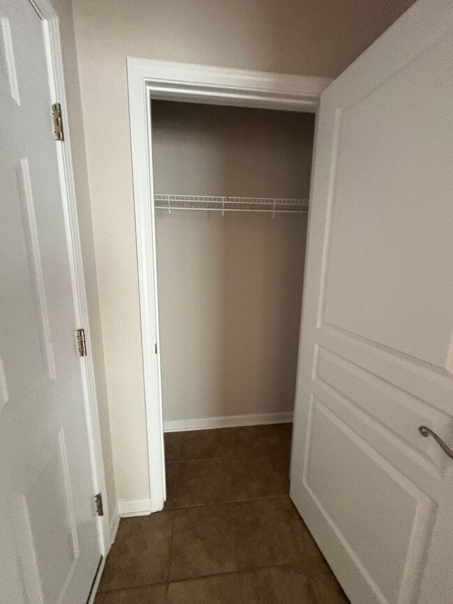 Building Photo - Cotton Creek!!!