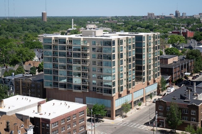 Building Photo - 1550 E Royall Pl