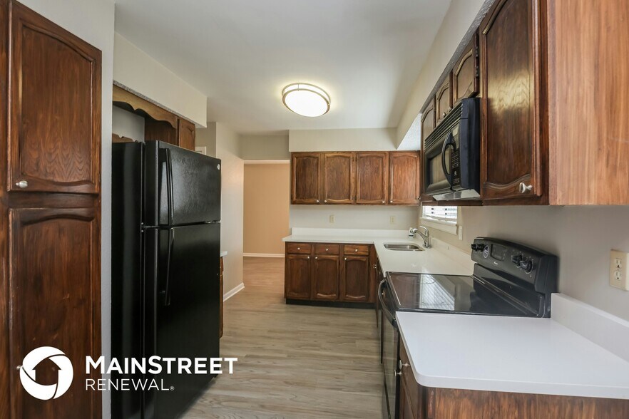 Building Photo - 5421 Carriage Ct