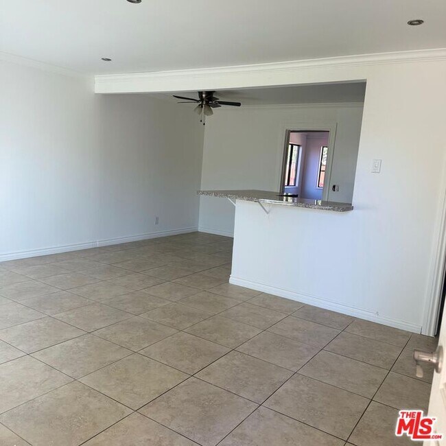 Building Photo - 38232 Delacour Dr