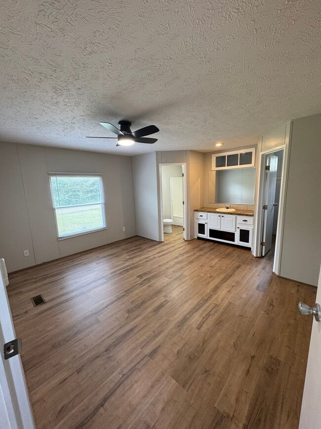 Building Photo - 3 Bed, 2 Bath Mobile Home Near Coldwater E...
