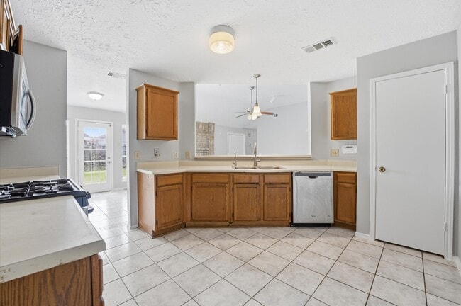 Building Photo - 7011 Lost Thicket Dr