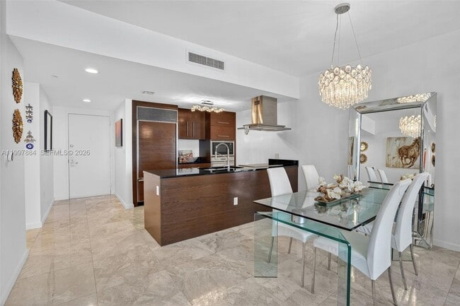 Building Photo - 495 Brickell Ave