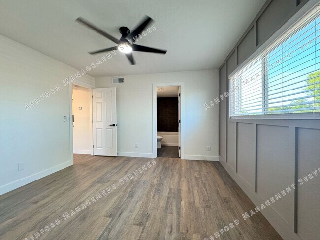 Building Photo - 520 N Stapley Dr