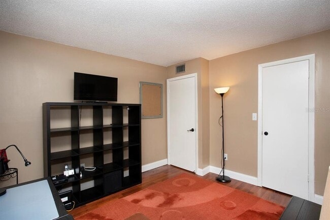 Building Photo - 8693 Bardmoor Blvd