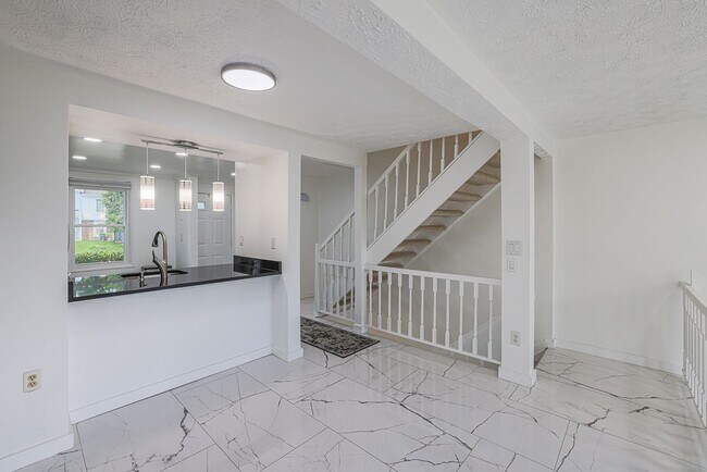 Building Photo - 9 Stillwood Cir