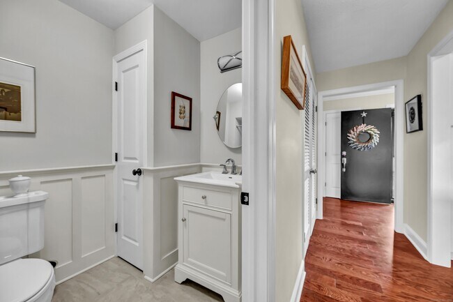 Building Photo - 123 Heritage Vlg