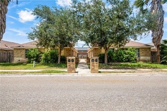 Building Photo - 13 Lacywood
