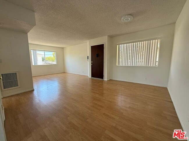 Building Photo - 505 S Verdugo Rd