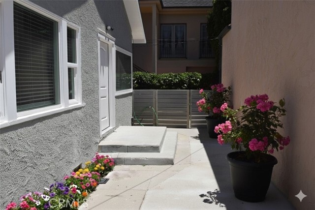 Building Photo - 552 W 22nd St