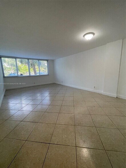 Building Photo - 9143 SW 77th Ave