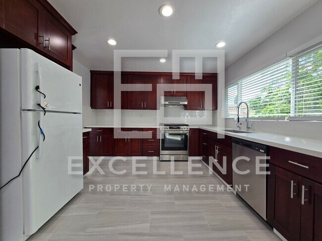 Building Photo - Fully Updated 4/2 Corner Lot Home - Firepl...
