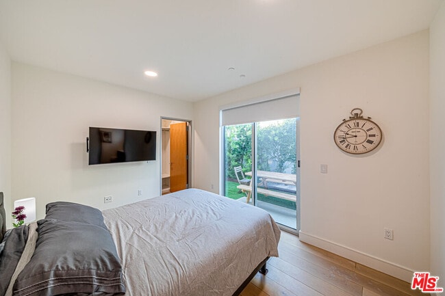 Building Photo - 6142 1/2 Lexington Ave