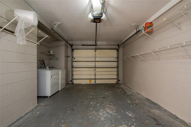 Building Photo - 140 Lakepointe Cir