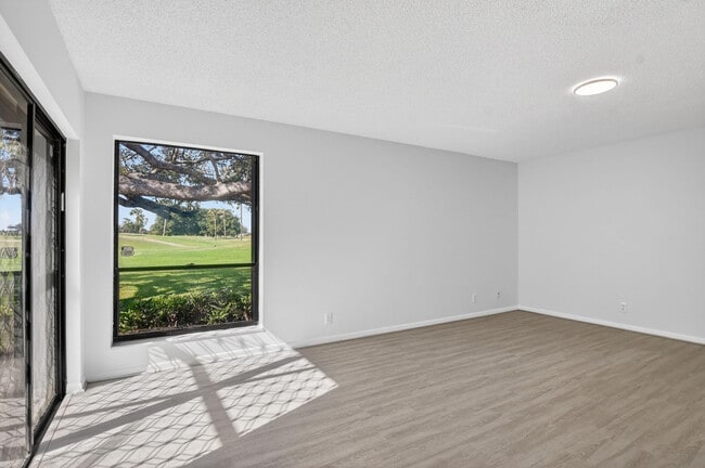 Building Photo - 661 Hollows Cir