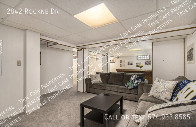 Building Photo - 2842 Rockne Dr