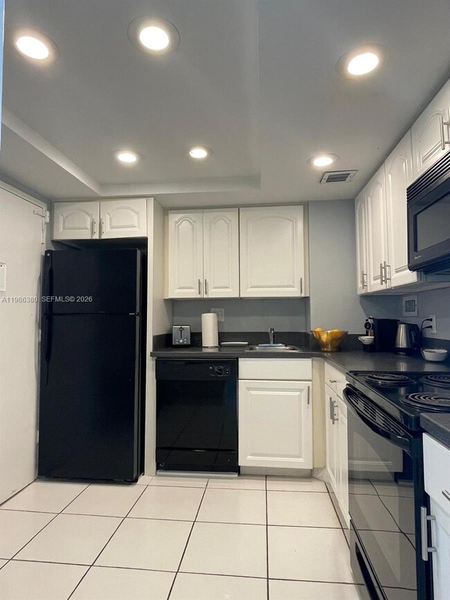 Building Photo - 3180 S Ocean Dr