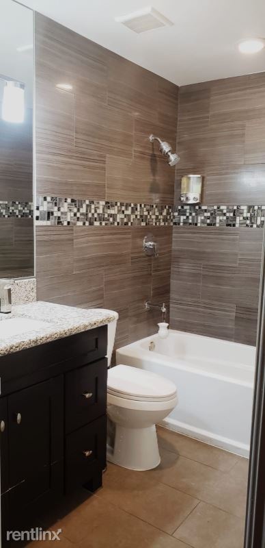 Building Photo - 5 br, 3 bath House - 1475 S Tenaya Way