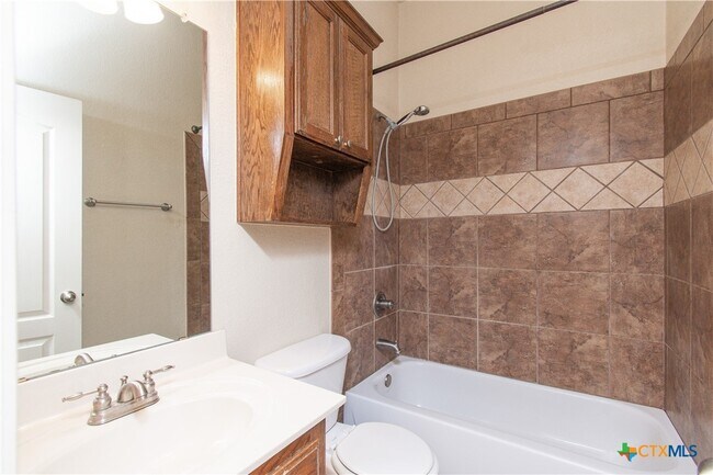 Building Photo - 305 Hedy Dr