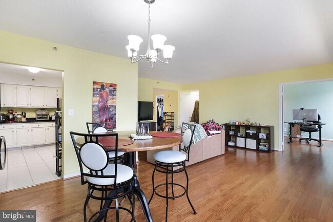 Building Photo - 3713 S George Mason Dr