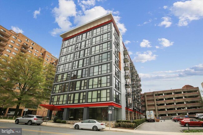 Building Photo - 1320 Fenwick Ln