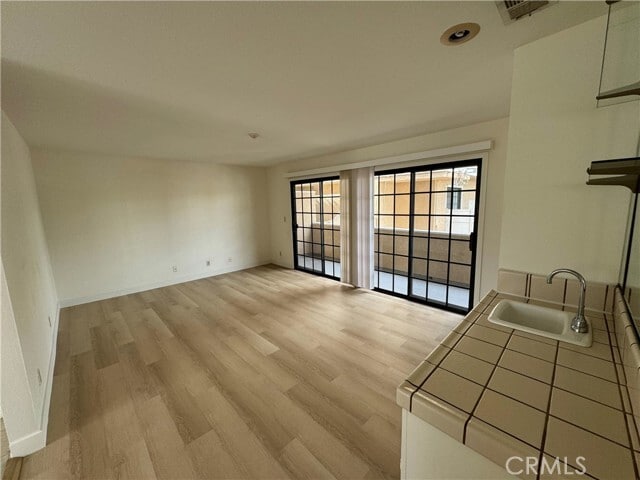 Building Photo - 526 S Catalina Ave